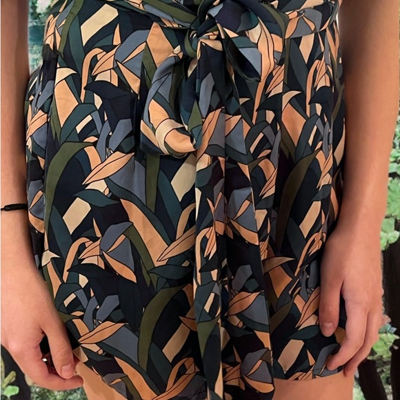 Women's Summer V Neck Tropical Print Short Romper Half Flare Sleeve Tie Waist - Picture 4 of 8